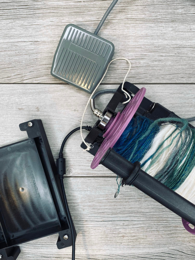 DESTASH  |  Electric Eel Wheel 6.0 PLUS Lazy Kate PLUS roving